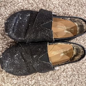 Sparkly black toms